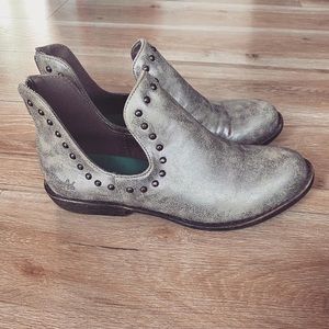 Blowfish Cutout Studded Ankle Booties Size 8 Womens